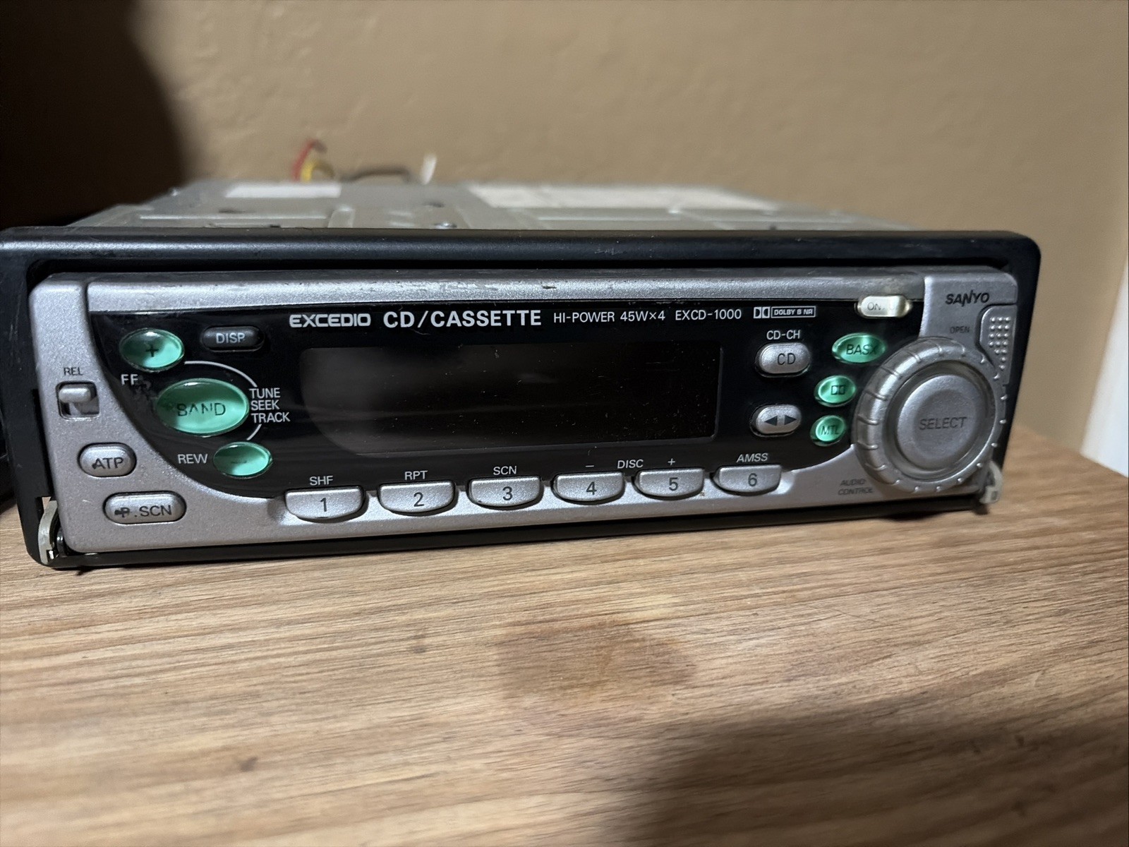 SANYO EXCD -1000 VINTAGE CASSETTE AND CD - RADIO LOWRIDER Flip Down Face
