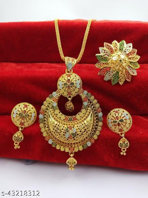 South Indian Traditional Gold Plated Bridal Necklace Set with Earrings for Women South Indian Traditional Gold Plated Bridal Necklace Set with Earrings for Women