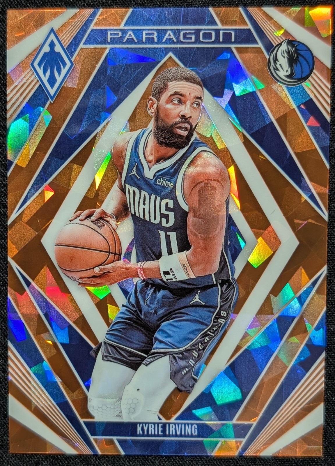2023-24 Panini Phoenix - Paragon Kyrie Irving #18 Orange Ice /249 2023-24 Panini Phoenix - Paragon Kyrie Irving #18 Orange Ice /249
