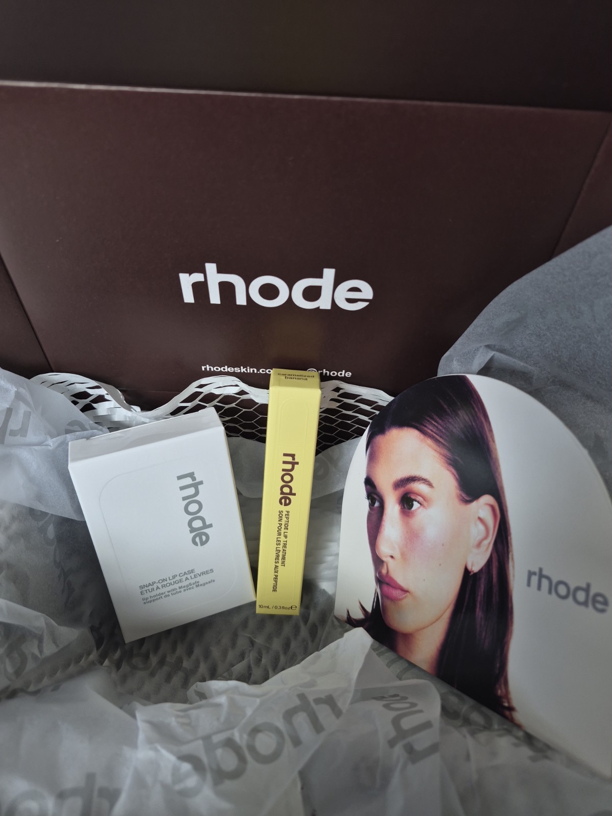 Rhode Set White Snap-on Lip Case + Caramelized Banana Lip Tint Rhode Set White Snap-on Lip Case + Caramelized Banana Lip Tint