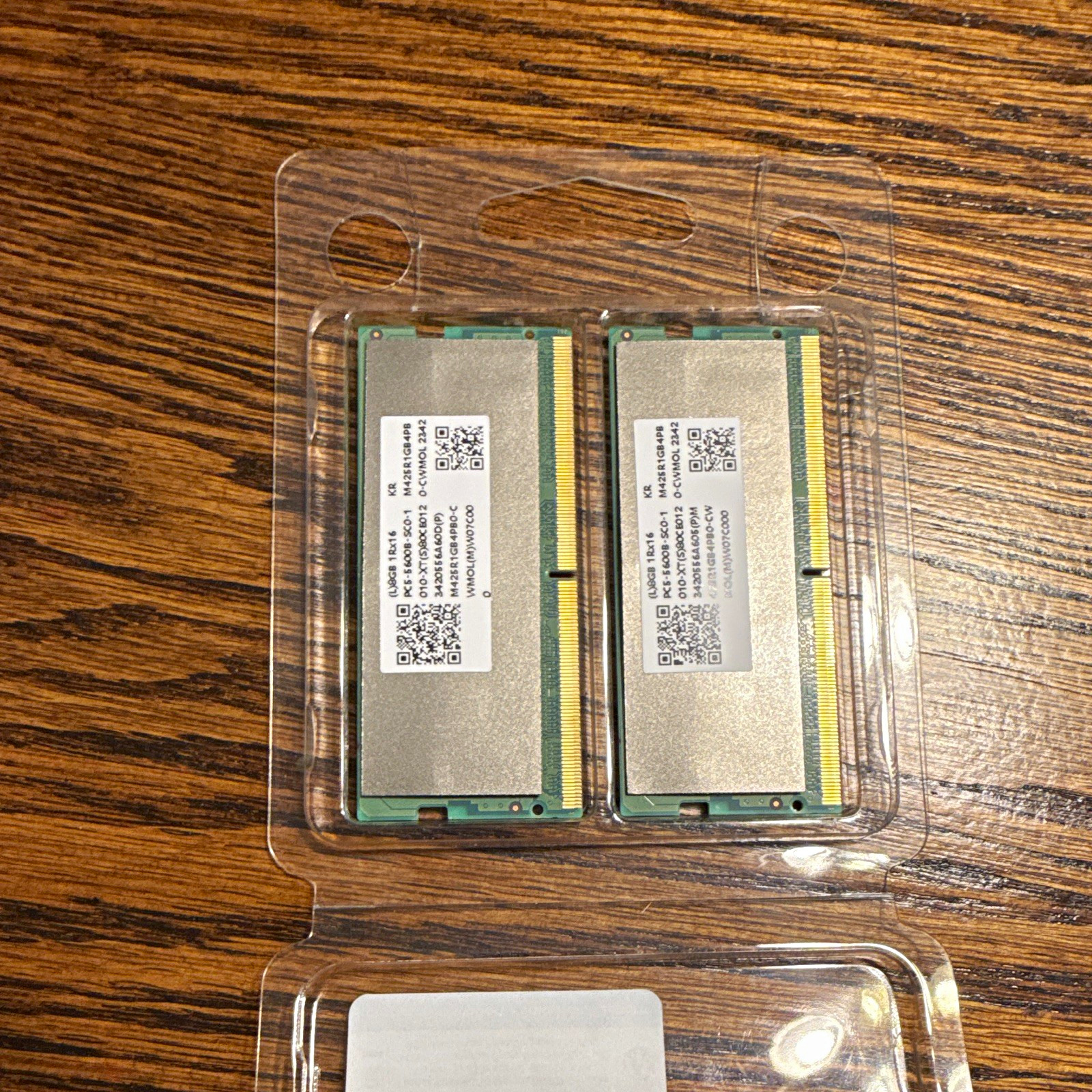 Samsung 16GB (2x8GB) DDR5-5600 PC5-5600B SO-DIMM 262-Pin Unbuffered