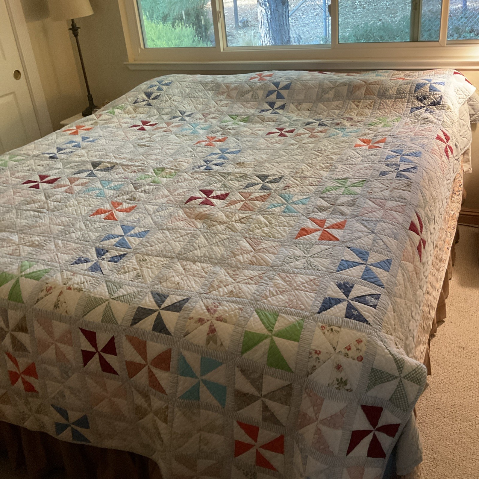 Garnet Hill Pinwheel Queen cotton quilt - Vintage 102x84” Garnet Hill Pinwheel Queen cotton quilt - Vintage 102x84”