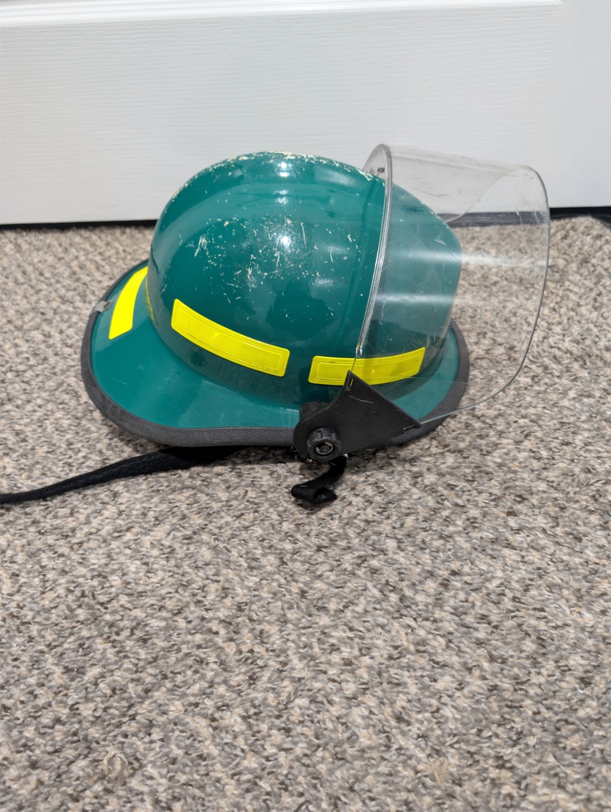 CAIRNS 660C-FS-G Firefighter Helmet. Green.