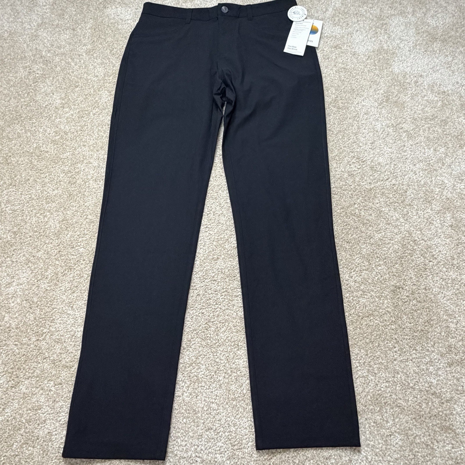 NWT Vuori Meta Performance Pants Mens 32x30 Black 4-Way Stretch V430 Logo