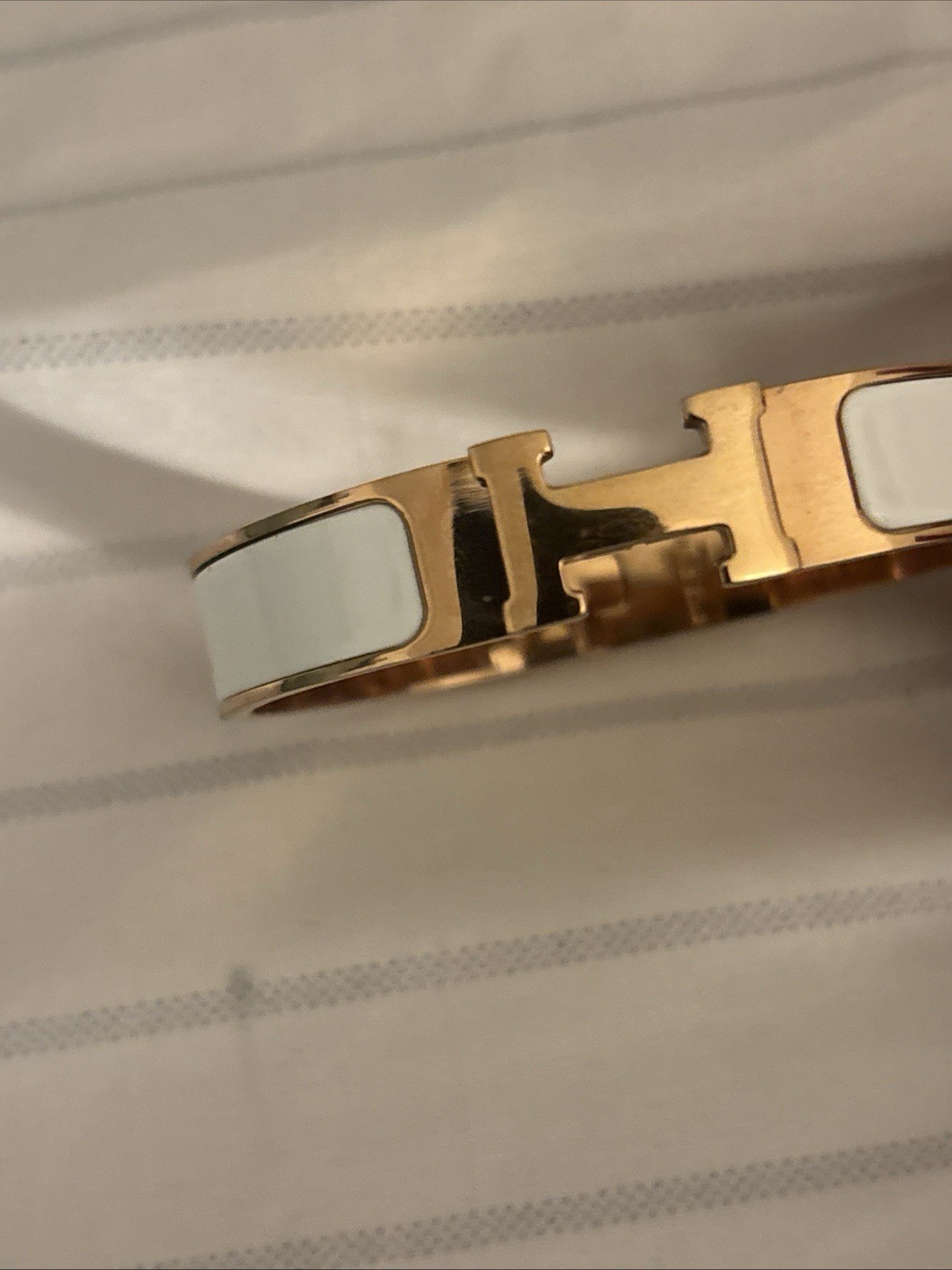 Hermès Clic H bracelet gold w white enamel pre owned in good condition Hermès Clic H bracelet gold w white enamel pre owned in good condition