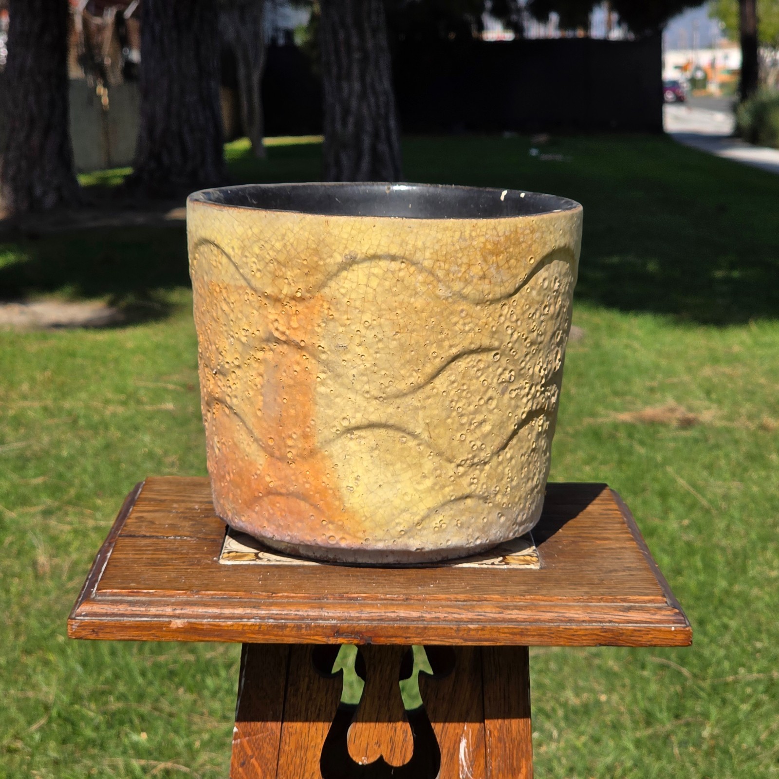 Vintage FP21 USA Studio Pottery Planter Lava Glaze Yellow Wave Pattern 6.75\