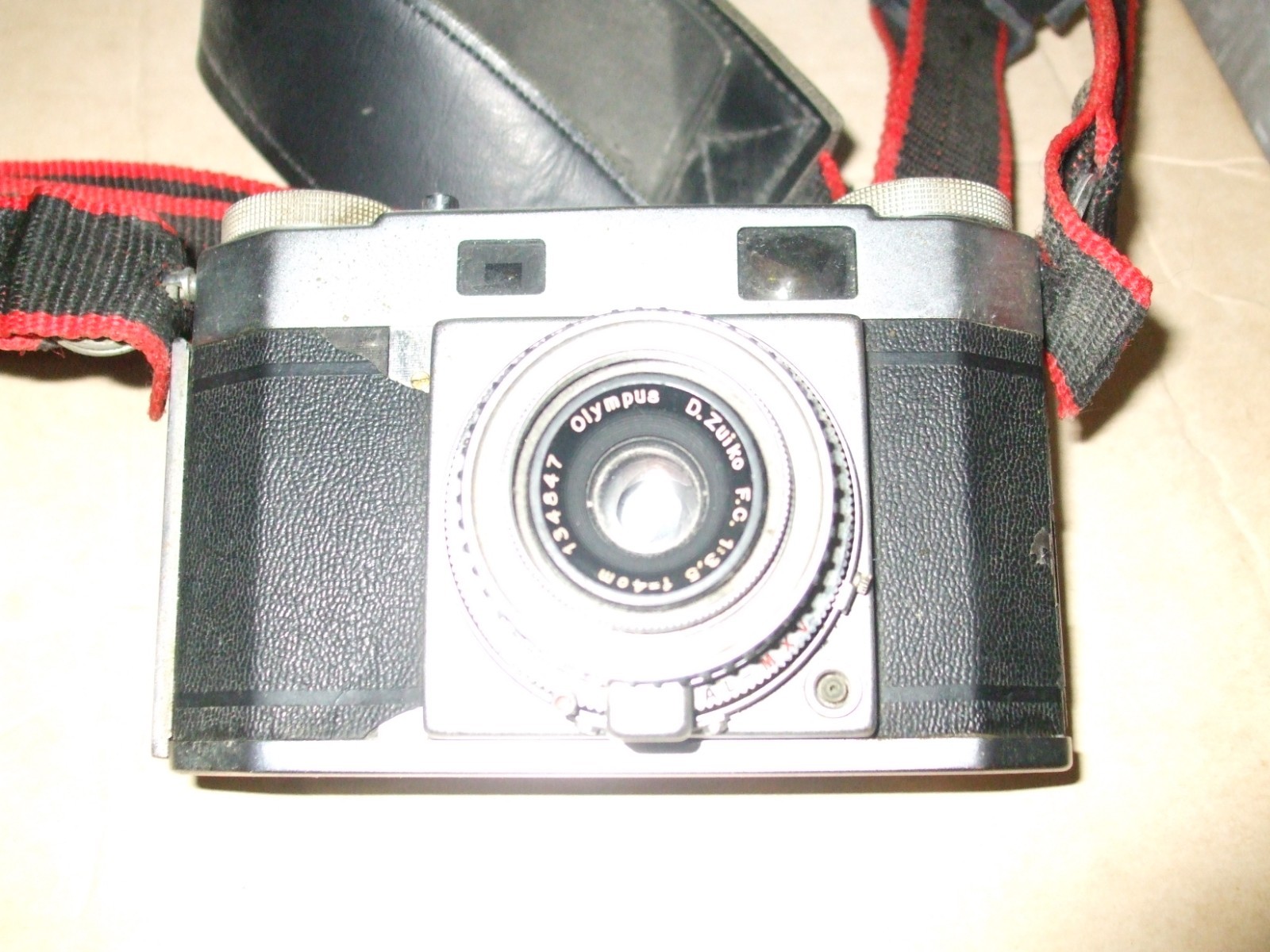 VINTAGE OLYMPUS 35 MM CAMERA NO RES