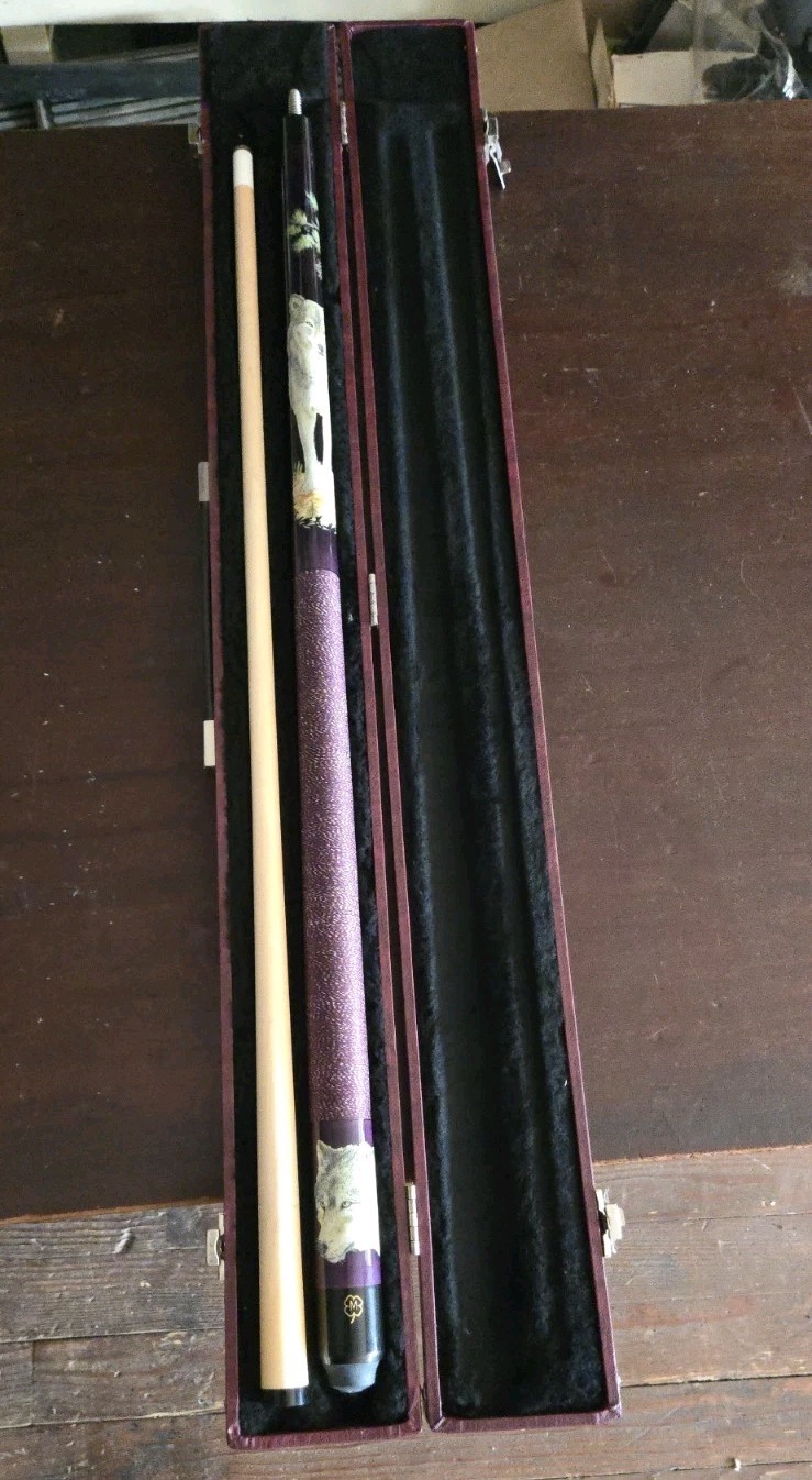 Mint Vintage McDermott Pool Cue - Wolf Print Linen Wrap Retired with Case Mint Vintage McDermott Pool Cue - Wolf Print Linen Wrap Retired with Case