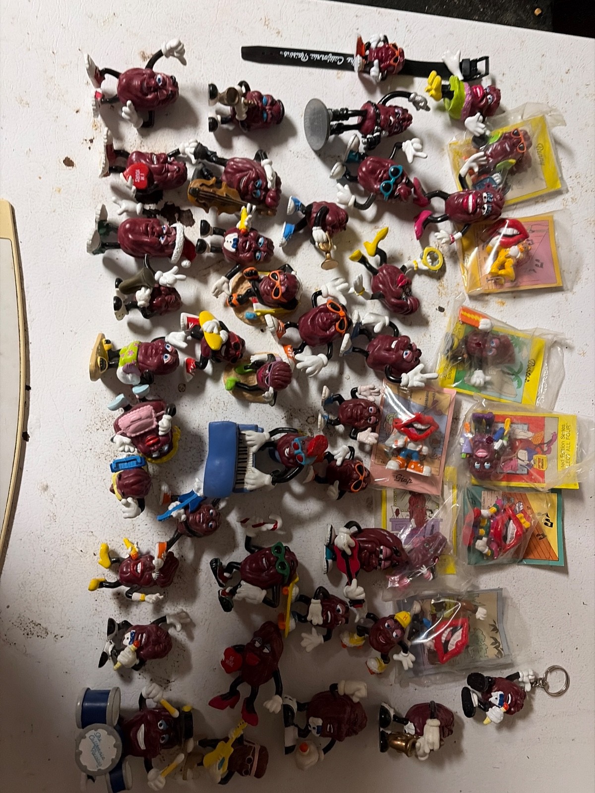 Huge Vintage 1980s California Raisins Lot - 30+ Pcs, 6 Factory Sealed, Michael J Huge Vintage 1980s California Raisins Lot - 30+ Pcs, 6 Factory Sealed, Michael J