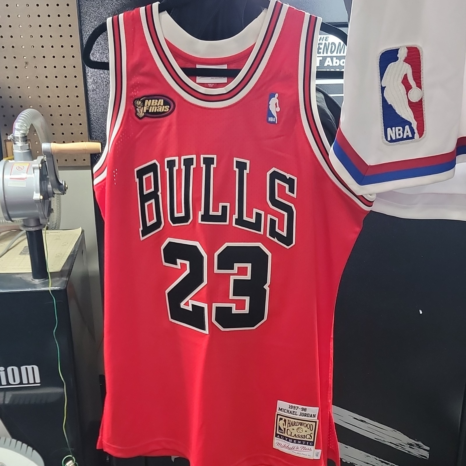 Micheal Jordan Chicago Bulls Red 97-98 NBA Finals M&N Authentic Jersey Large New Micheal Jordan Chicago Bulls Red 97-98 NBA Finals M&N Authentic Jersey Large New