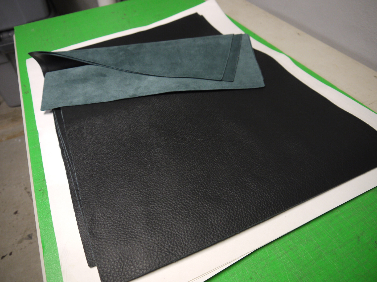 4 Large smooth Leather panels pieces 18\ 4 Large smooth Leather panels pieces 18\