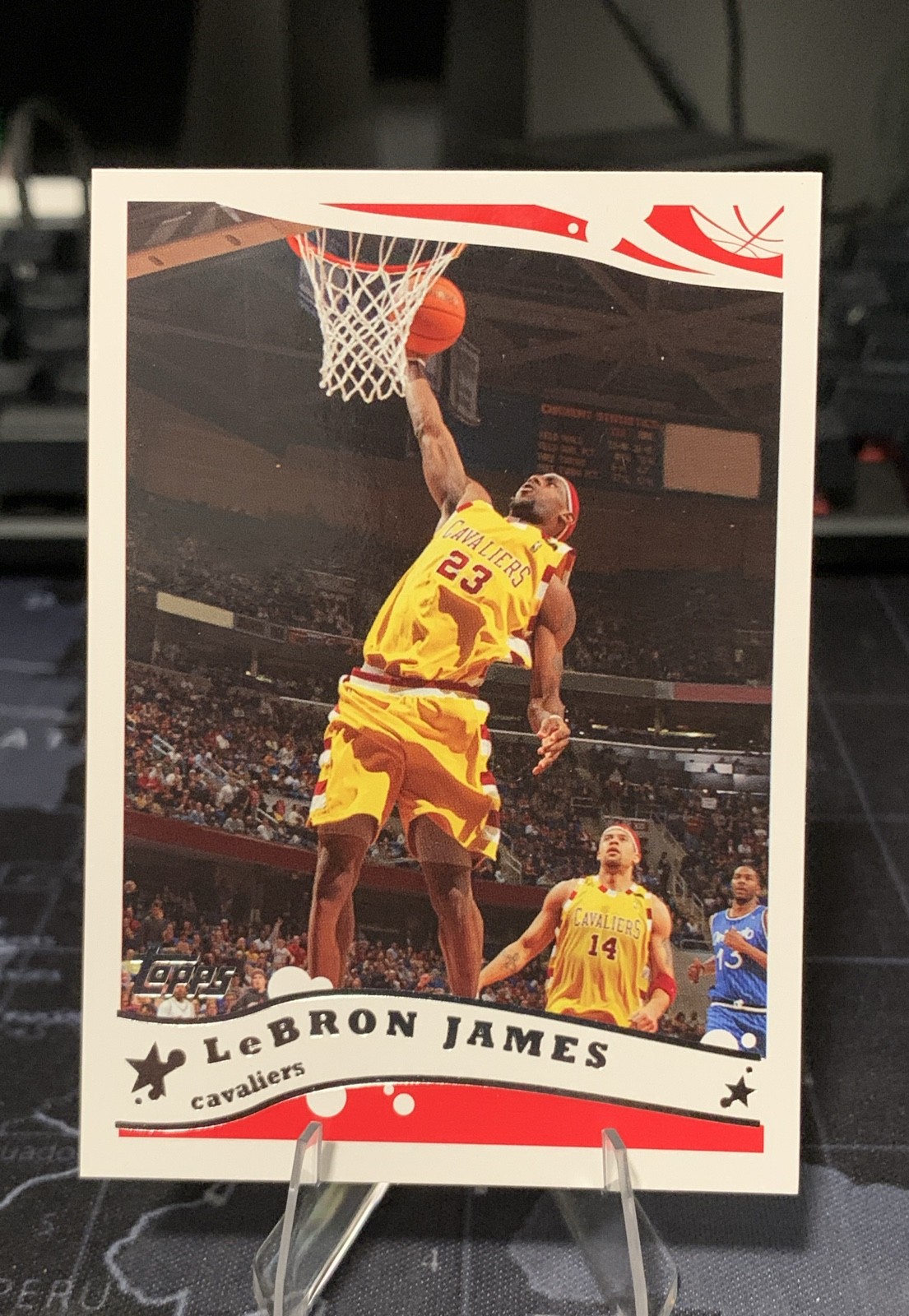2005-06 Topps - LeBron James #200 2005-06 Topps - LeBron James #200