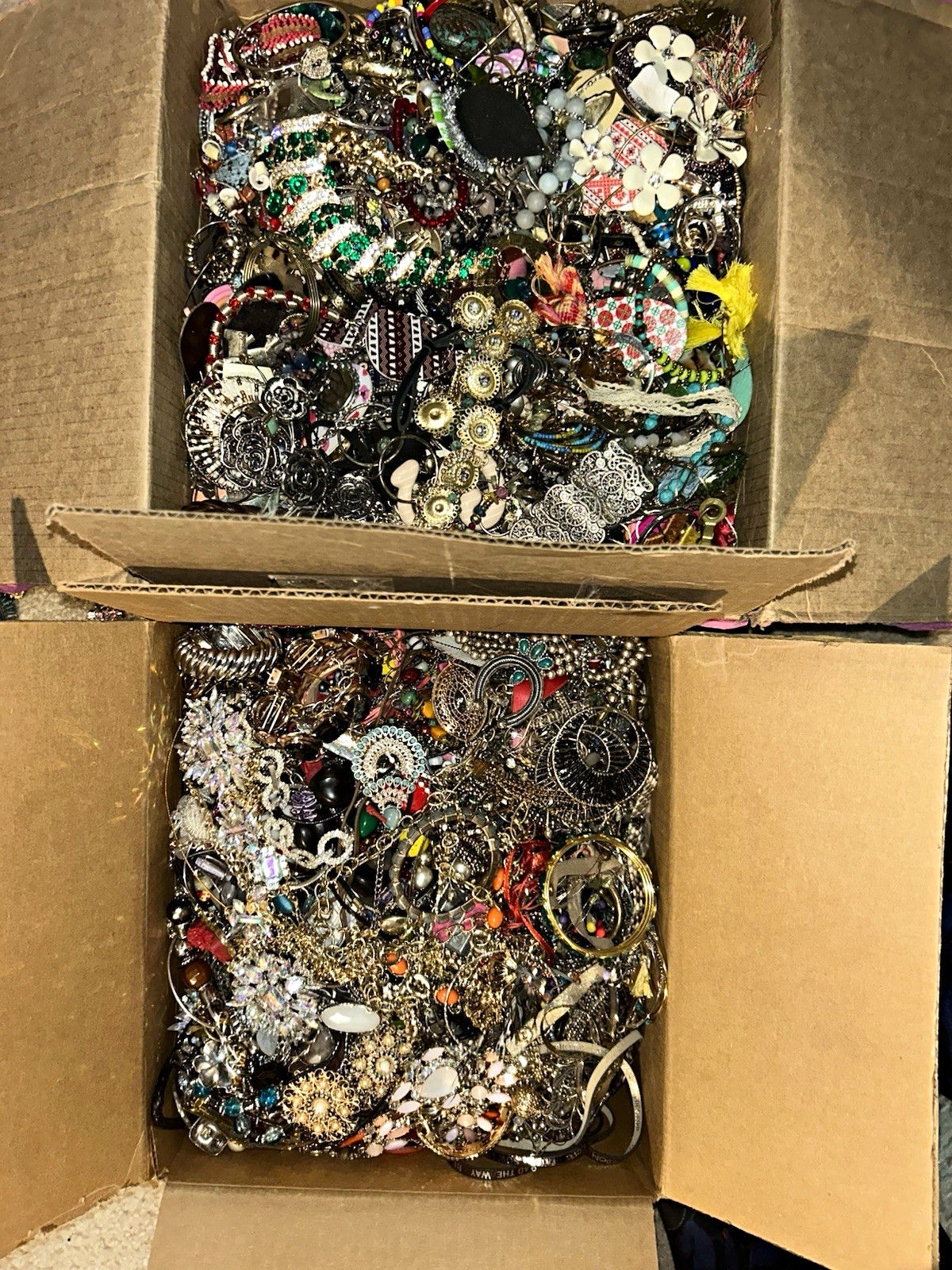 41 pounds of true vintage Jewelry 41 pounds of true vintage Jewelry