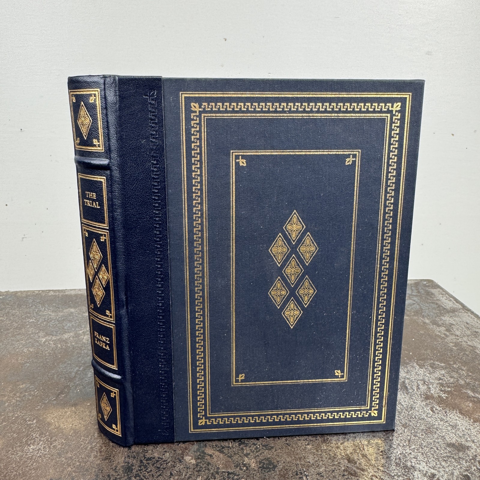 THE TRIAL Frank Kafka FRANKLIN LIBRARY / OXFORD Leather Hardcover 1983 THE TRIAL Frank Kafka FRANKLIN LIBRARY / OXFORD Leather Hardcover 1983