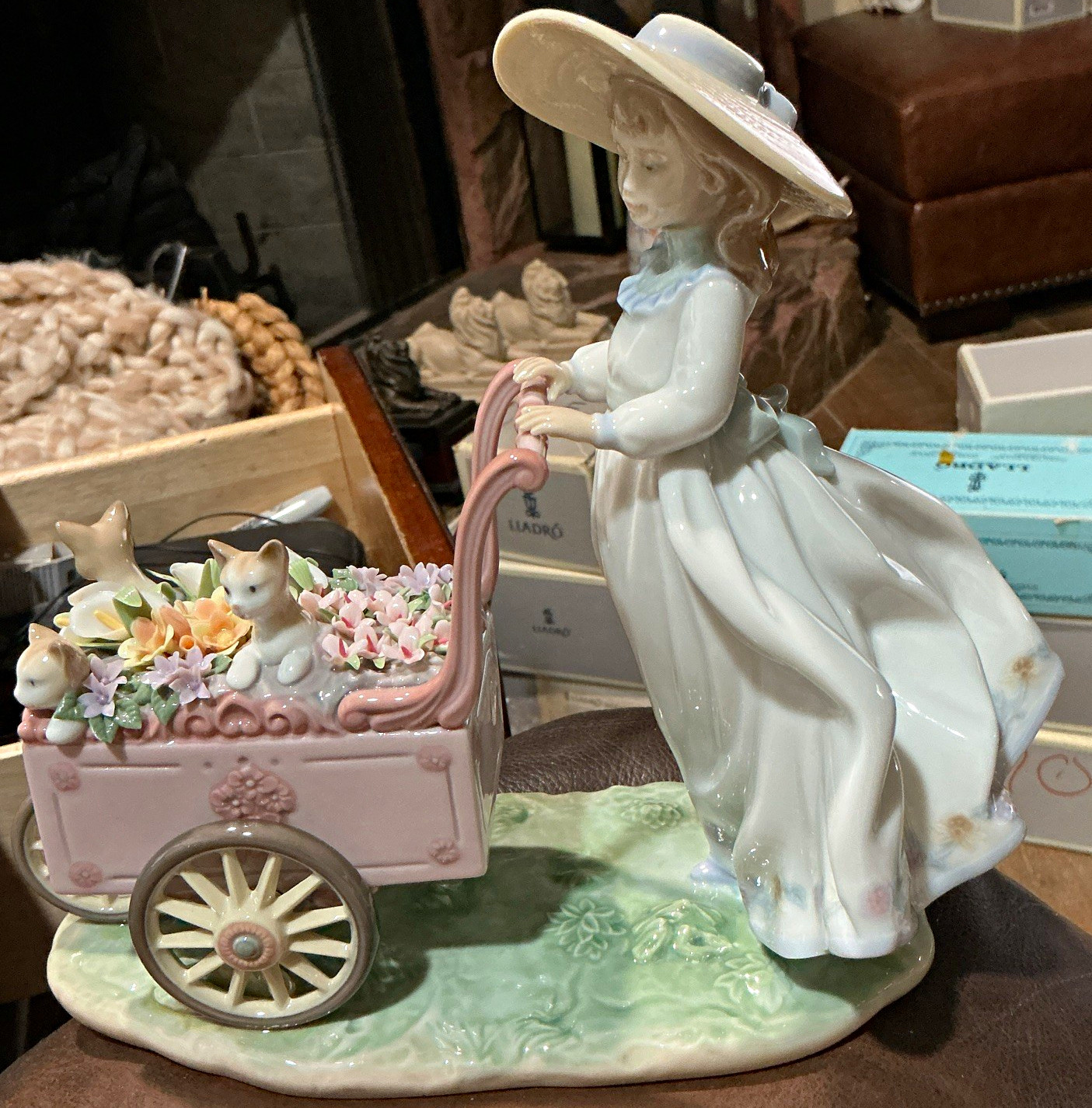 Lladró 6141 Girl Pushing Flower Cart w/ Kittens Figurine Glossy Porcelain Box