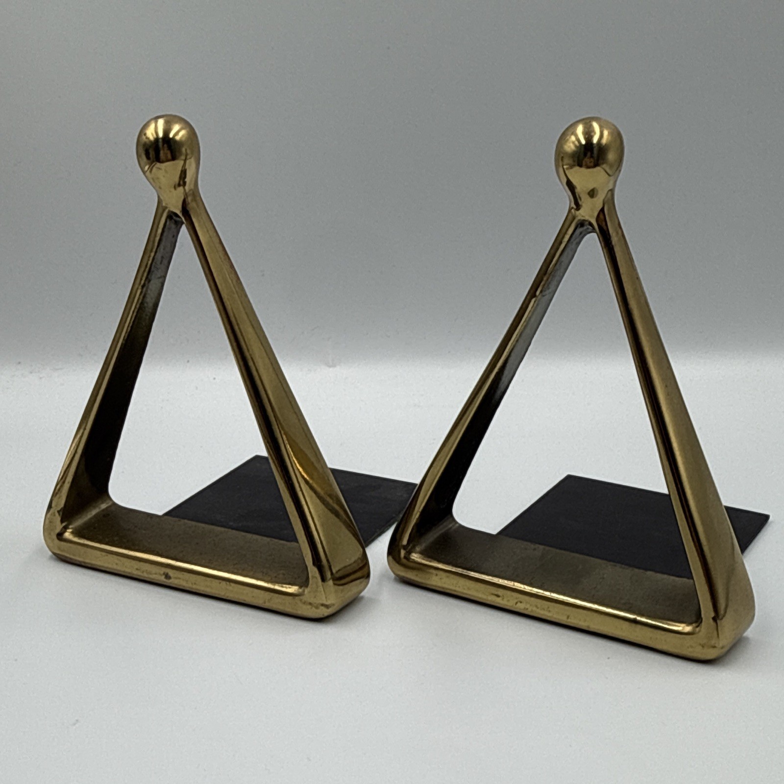 VTG Maison Gourmet Jenfred Ware Brass Triangle Stirrup Bookends Ben Seibel MCM VTG Maison Gourmet Jenfred Ware Brass Triangle Stirrup Bookends Ben Seibel MCM