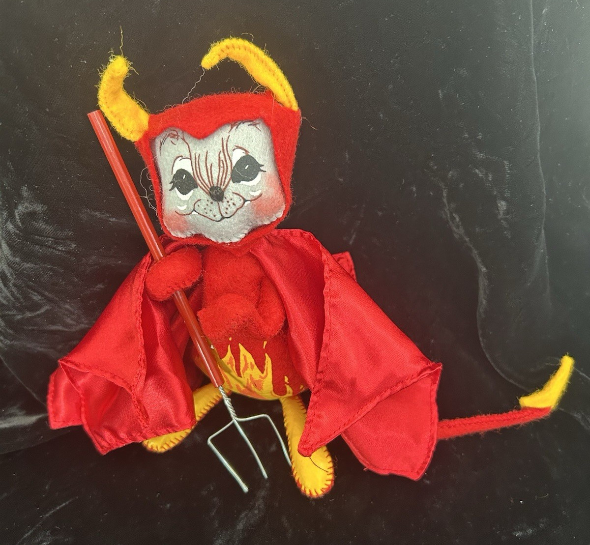 Vintage Annalee Felt Halloween Devil Mouse w/ Cape & Pitchfork 6.5\ Vintage Annalee Felt Halloween Devil Mouse w/ Cape & Pitchfork 6.5\