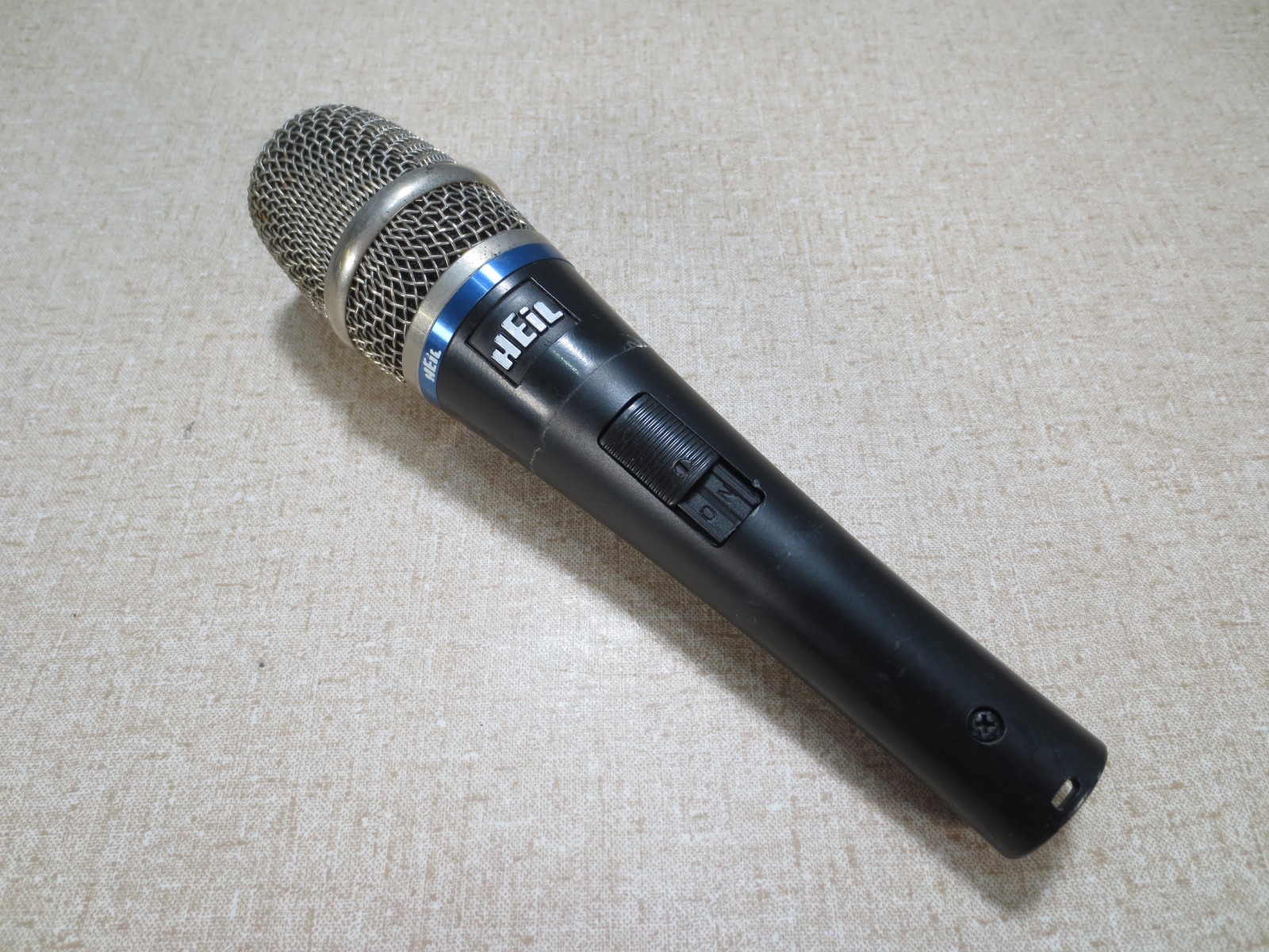 Heil PR-22 Professional Live Vocal Dynamic XLR Microphone Tested Heil PR-22 Professional Live Vocal Dynamic XLR Microphone Tested