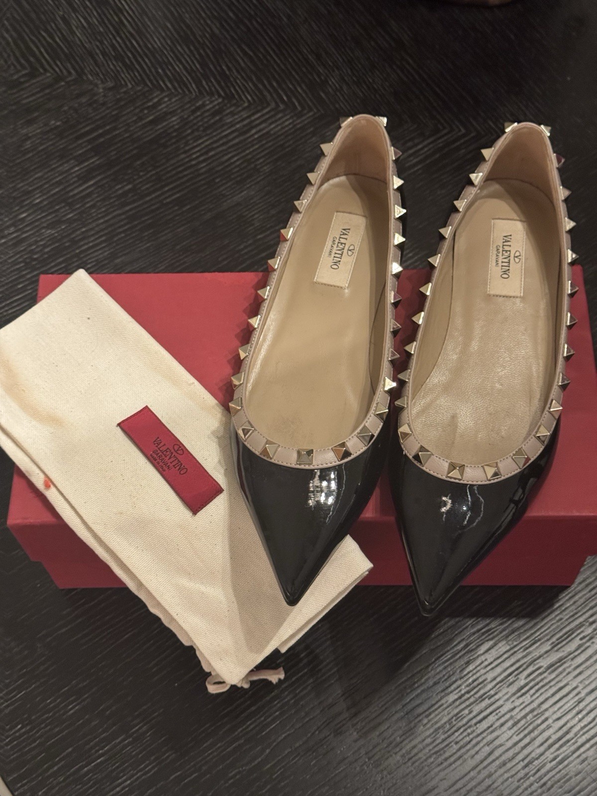 Valentino Garavani Rockstud Flat Size 38 New In Box Black And Cream Valentino Garavani Rockstud Flat Size 38 New In Box Black And Cream
