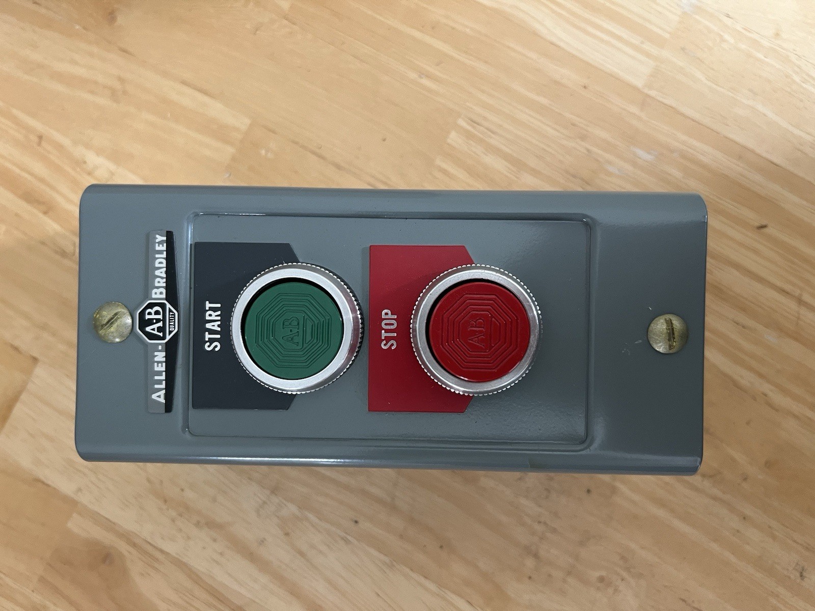 Allen Bradley 800H-2HA Series L Heavy Duty Push Button Start/Stop Switch * New * Allen Bradley 800H-2HA Series L Heavy Duty Push Button Start/Stop Switch * New *