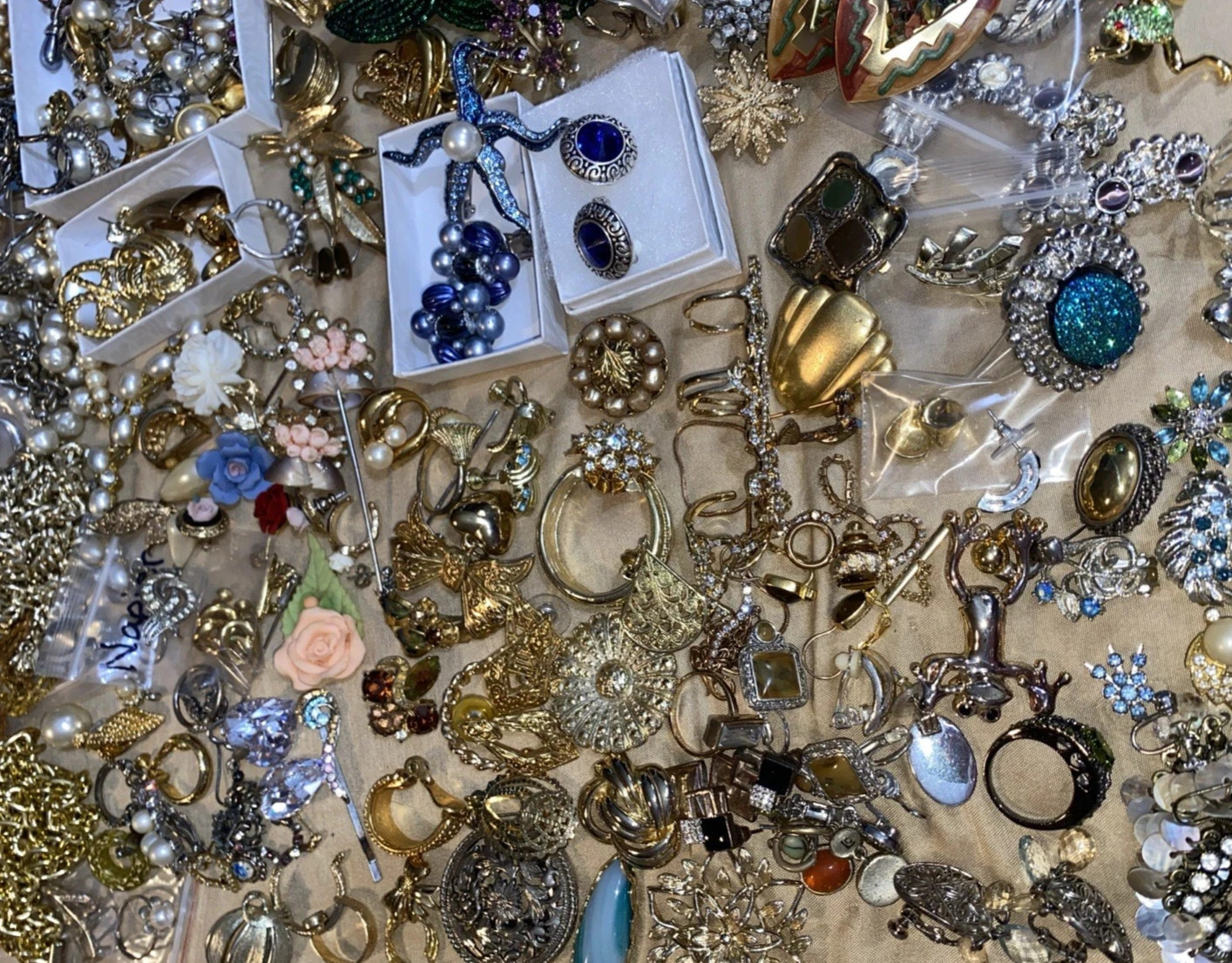 1/2 Pound Jewelry Mix Retro Vintage Y2K Modern Fashion Bundle READ DESCRIPTION