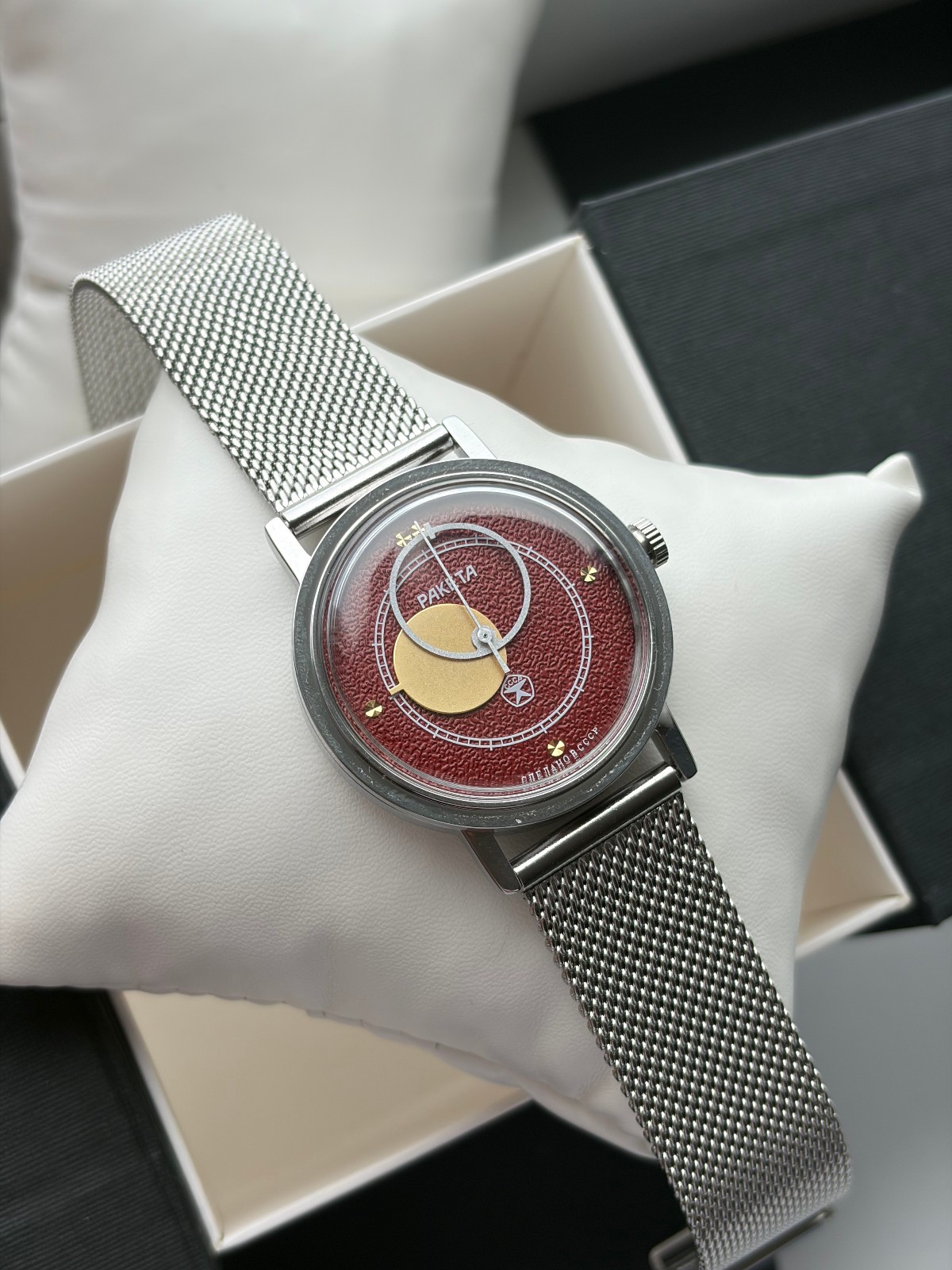 UNWORN Rare- Kopernik 1980s (Raketa) - RED Soviet Vintage Personalized Watch. UNWORN Rare- Kopernik 1980s (Raketa) - RED Soviet Vintage Personalized Watch.