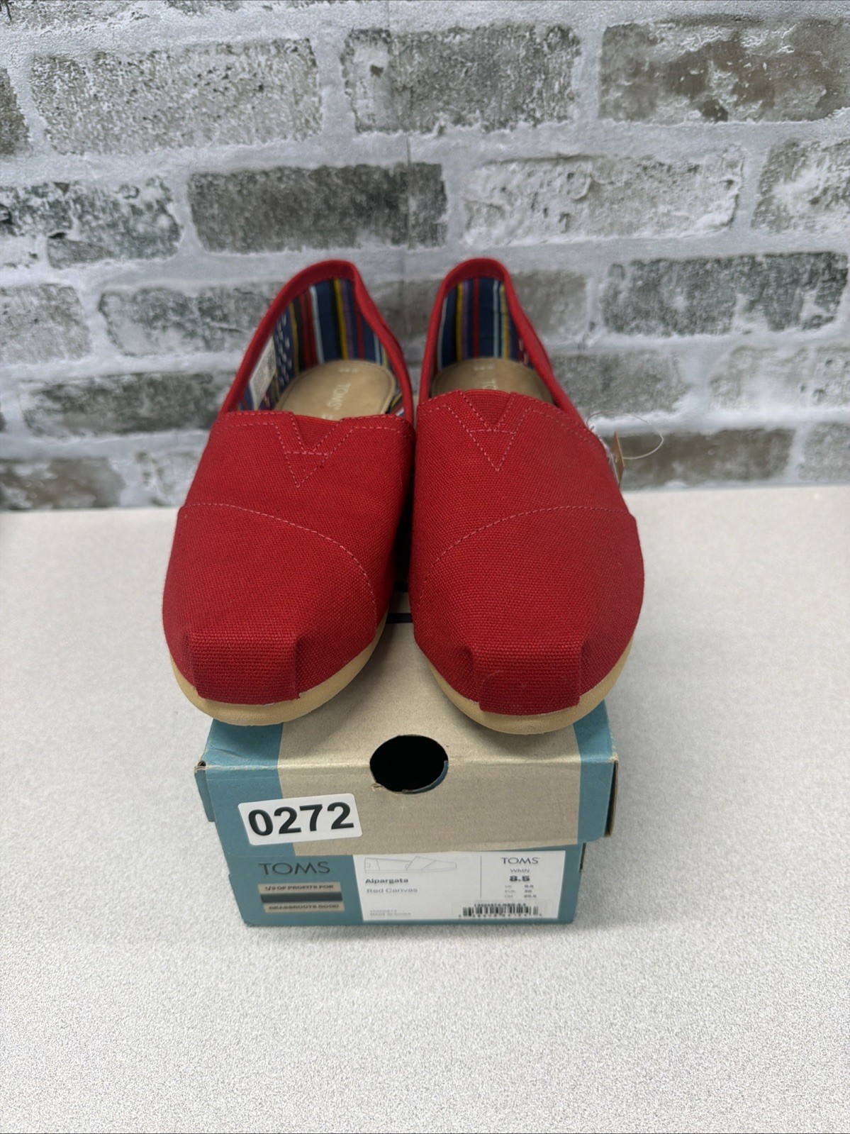 Tom’s Women Classic Flat Shoe Red Loafers Canvas Size 8.5 Slip On Alpargata NWT