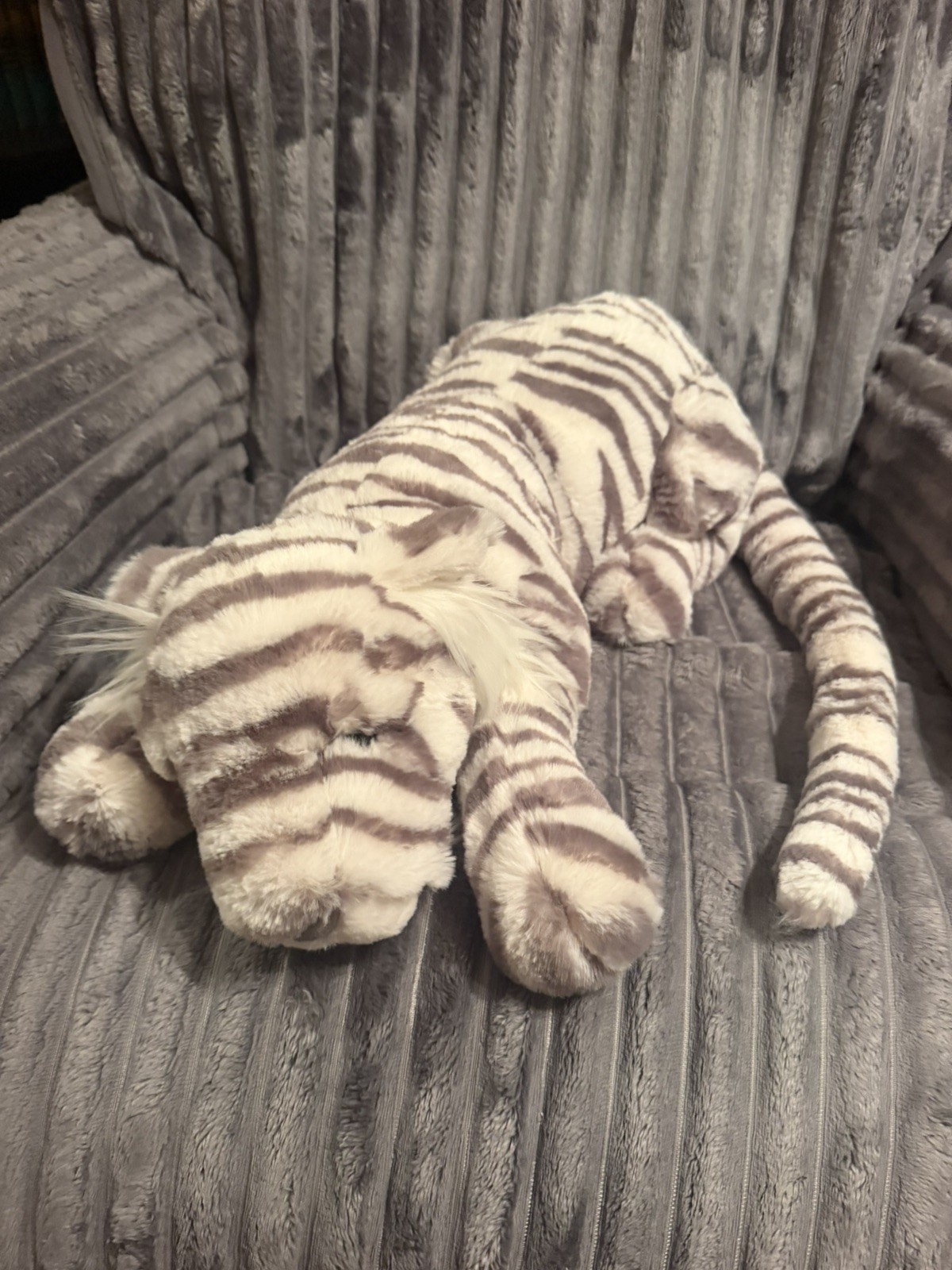 Jellycat Large Sacha Snow Tiger RARE and HTF - NWT SMOKE FREE AND PET FREE HOME Jellycat Large Sacha Snow Tiger RARE and HTF - NWT SMOKE FREE AND PET FREE HOME