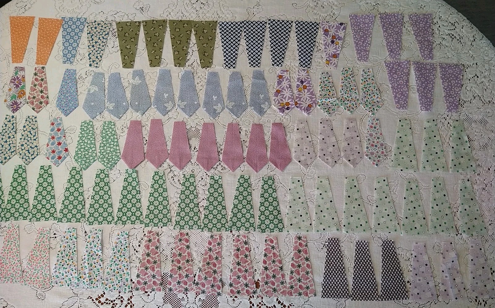 93 Pcs Unfinished Vintage DRESDEN PLATE Variation Pre-Cut Quilt Vintage Fabric