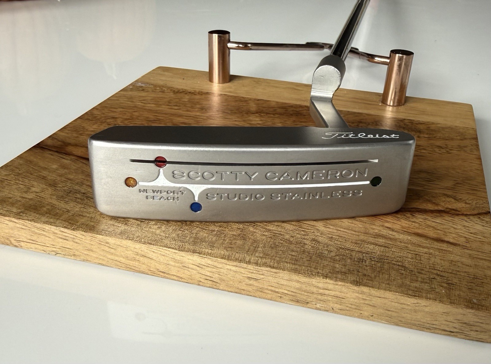 Scotty Cameron Newport Beach Studio Stainless 34” New Grip