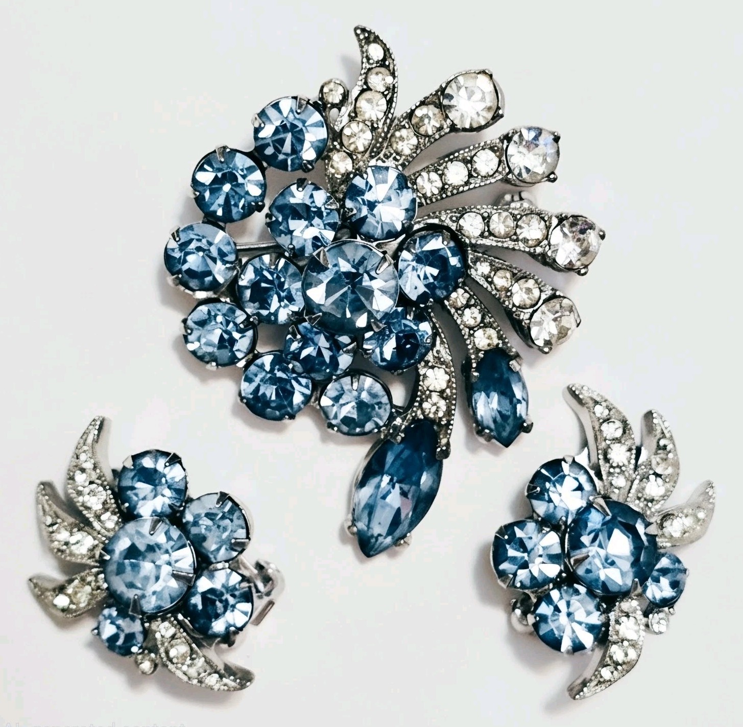 Vintage Eisenberg Ice Sky Blue & Clear Rhinestone Brooch & Clip-on Earrings Set 