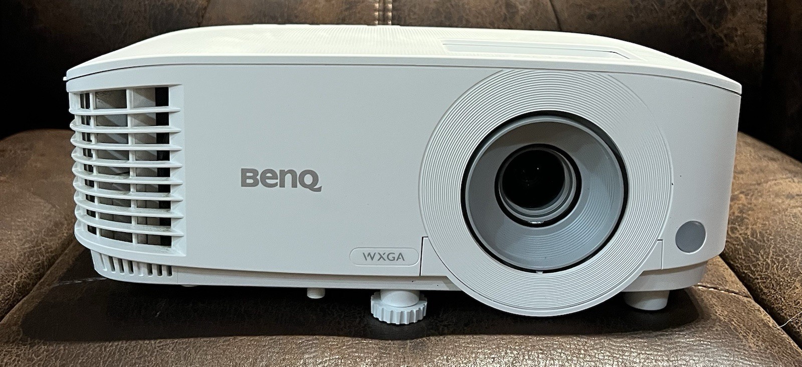 BenQ MW560 WXGA DLP 4000 Lumens Projector w/ceiling-wall mount included - used