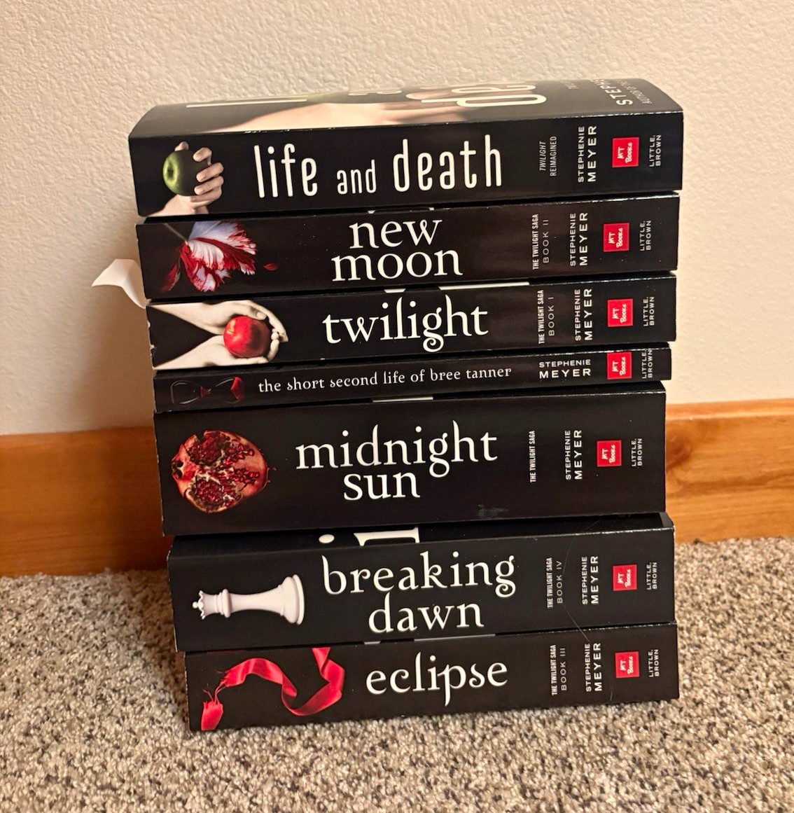 Twilight Saga Paperback Book Lot Stephenie Meyer: Twilight, New Moon & More Twilight Saga Paperback Book Lot Stephenie Meyer: Twilight, New Moon & More