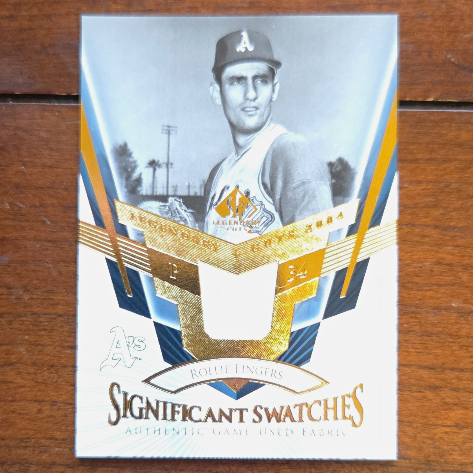 Upper Deck 2004 SP Legendary Cuts Significant Swatches Rollie Fingers SS-RF Upper Deck 2004 SP Legendary Cuts Significant Swatches Rollie Fingers SS-RF