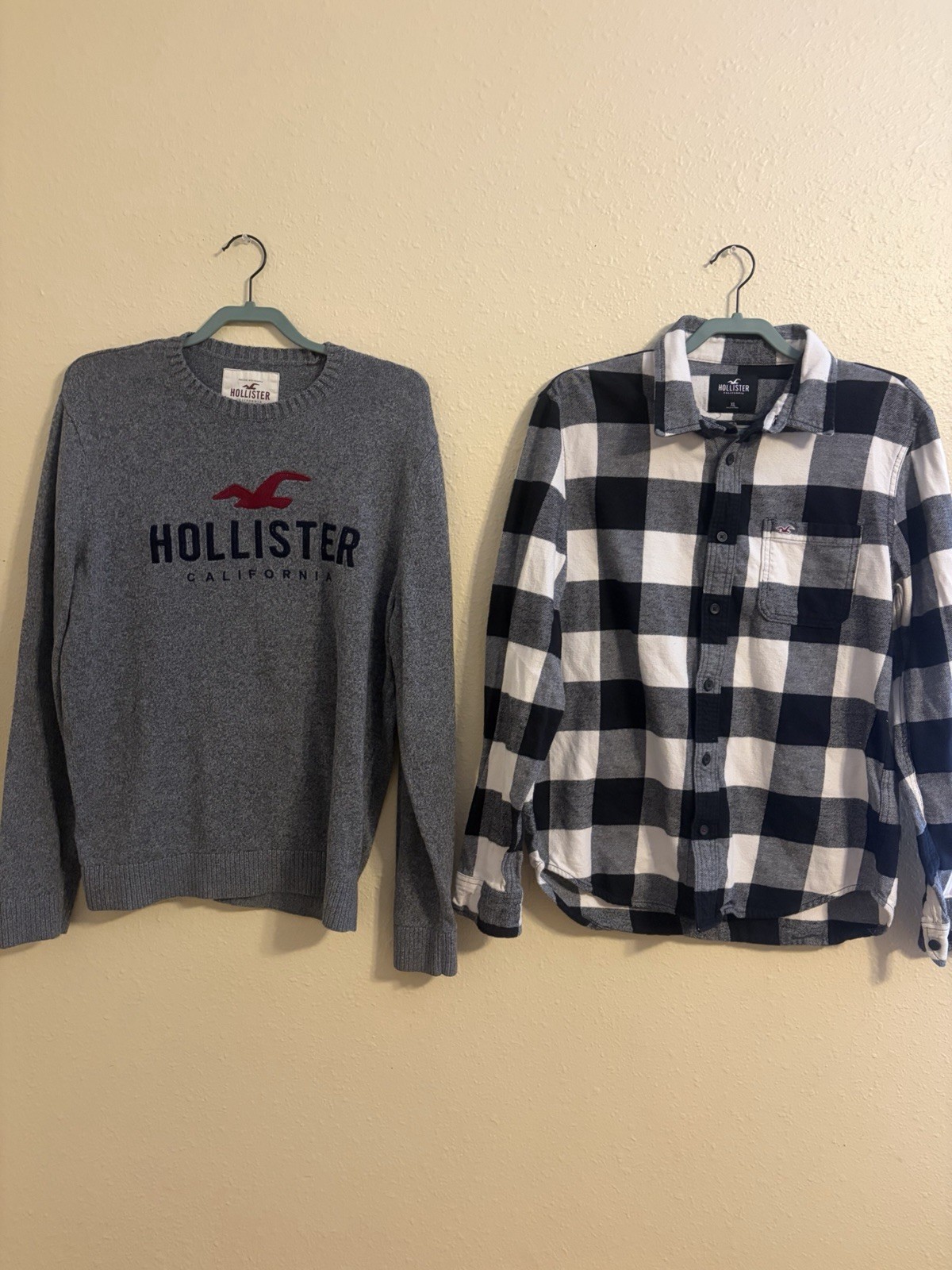 Lot of 2 Men XL Hollister Co Gray Logo Crewneck Sweater & Plaid Flannel Shirt Lot of 2 Men XL Hollister Co Gray Logo Crewneck Sweater & Plaid Flannel Shirt