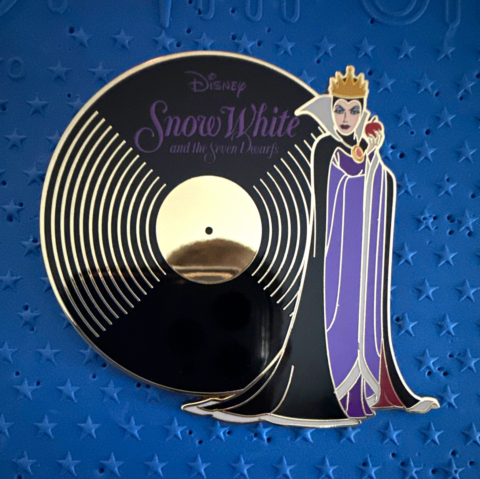 PALM - Disney Snow White Villains Evil Queen Vinyl Record Pin LE500 PALM - Disney Snow White Villains Evil Queen Vinyl Record Pin LE500