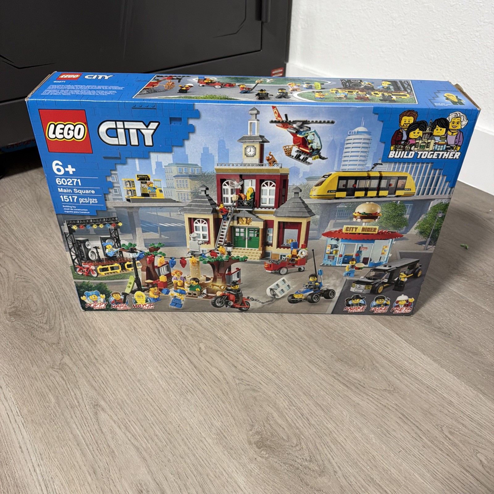 LEGO City Main Square 60271 NEW SEALED Retired 1517pcs 14 Minifigs LEGO City Main Square 60271 NEW SEALED Retired 1517pcs 14 Minifigs