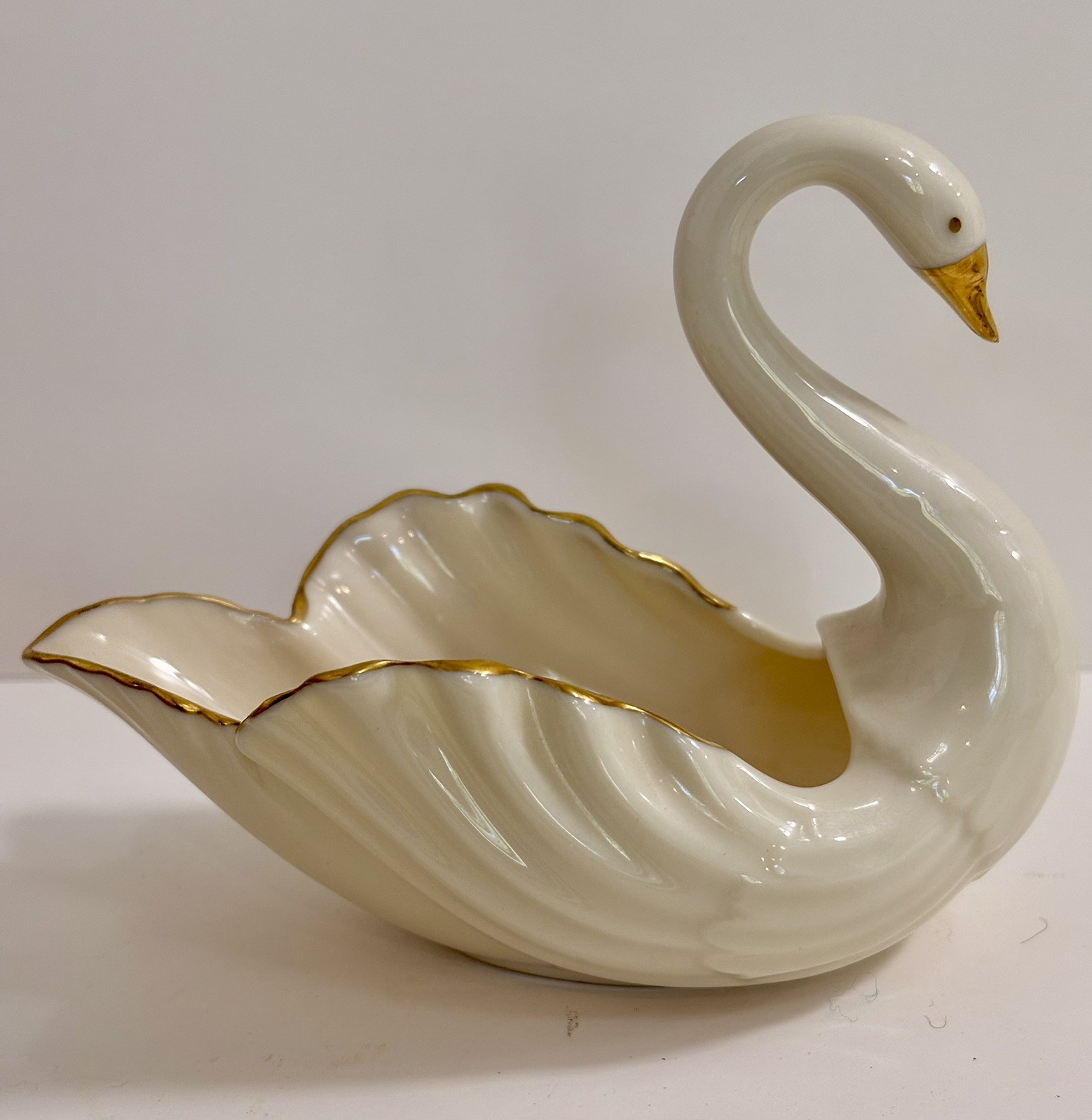 Vintage Lenox Porcelain Swan Trinket Dish Ivory Finish With 24K Gold Trim Vintage Lenox Porcelain Swan Trinket Dish Ivory Finish With 24K Gold Trim