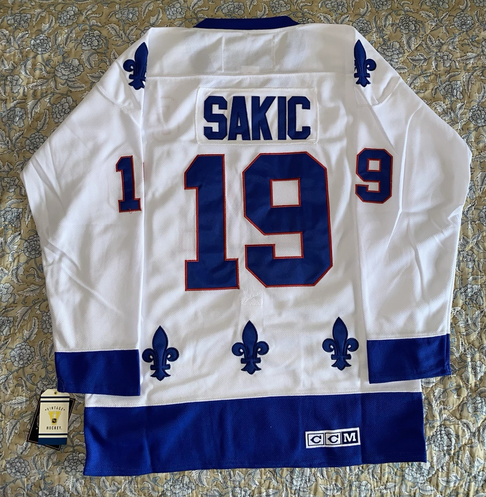 CCM JOE SAKIC #19 Quebec Nordiques Retro NHL Jersey- Size Medium *PRISTINE* Rare CCM JOE SAKIC #19 Quebec Nordiques Retro NHL Jersey- Size Medium *PRISTINE* Rare