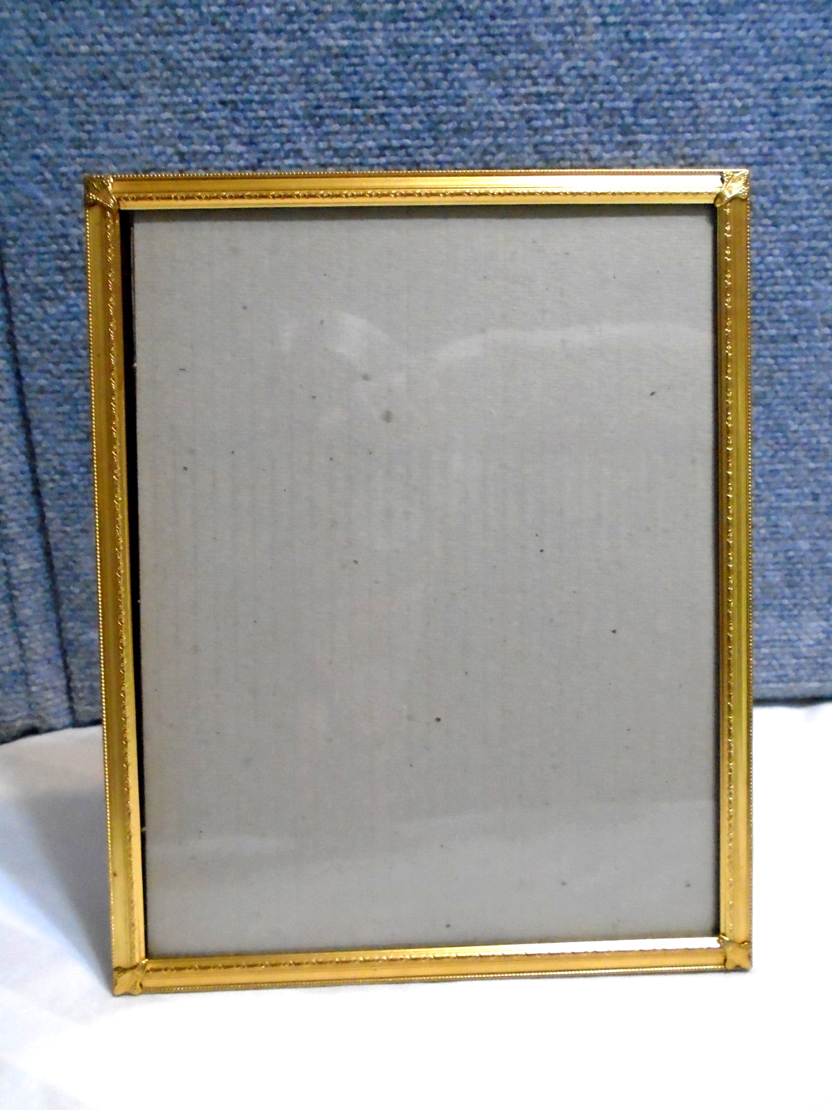 VINTAGE THIN BRASS GOLD METAL 8 X 10 PHOTO FRAME