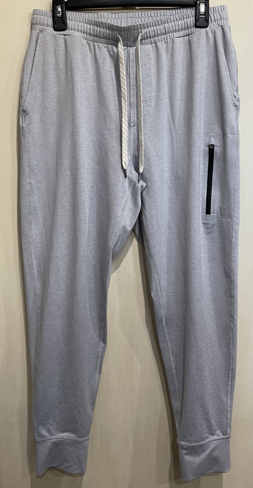 Vuori Sunday Performance Jogger Mens Size Medium Gray Athleisure Staple V416 Vuori Sunday Performance Jogger Mens Size Medium Gray Athleisure Staple V416