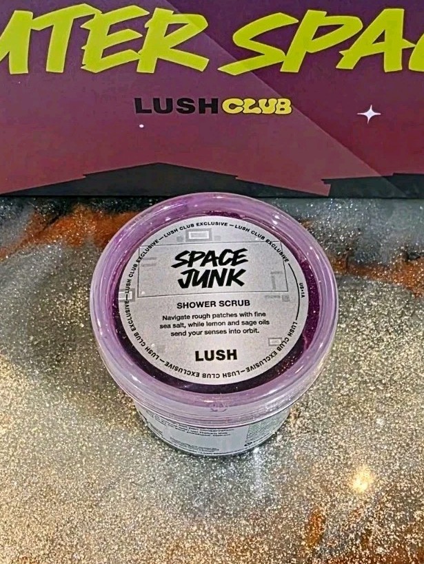 LUSH Space Junk Shower Scrub Kitchen Exclusive 4.5 oz 130 g (NEW) LUSH Space Junk Shower Scrub Kitchen Exclusive 4.5 oz 130 g (NEW)