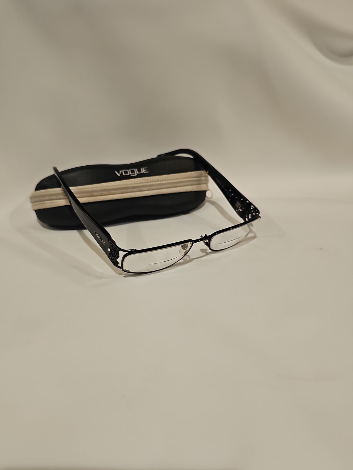 VOGUE VO 3661-B Black RHINESTONE EYEGLASSES (FRAMES ONLY) 352 52-16-130 w/CASE