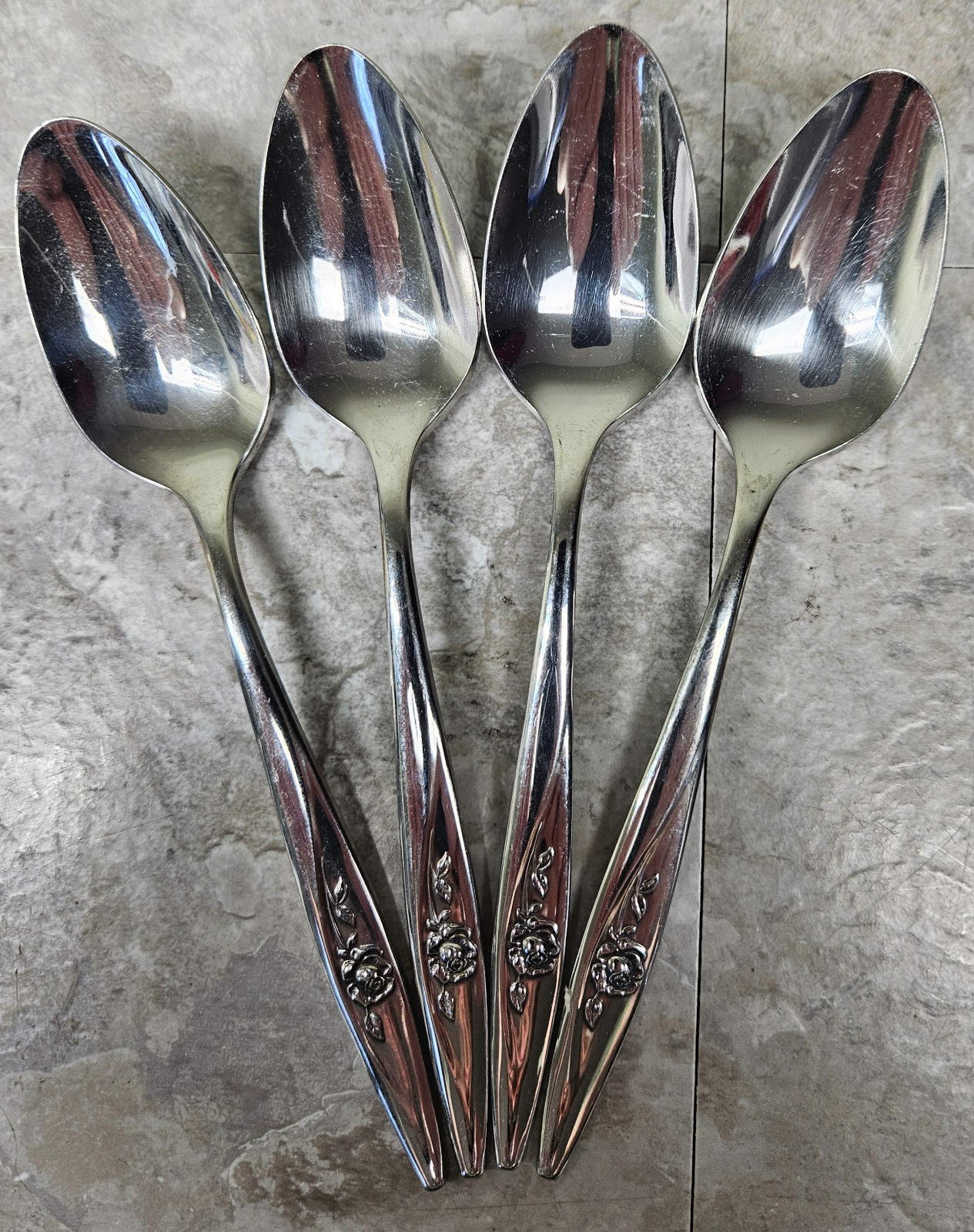 Oneida Lasting Rose set of 4 Dinner or Salad Forks or Teaspoons or Oval Soup MCM Oneida Lasting Rose set of 4 Dinner or Salad Forks or Teaspoons or Oval Soup MCM