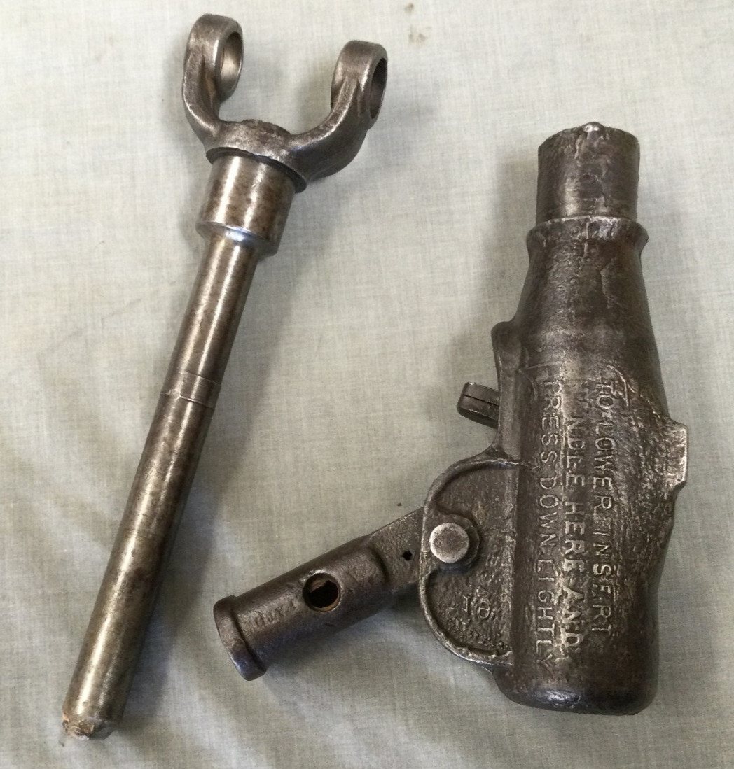 Vintage Auto Jack - St Joseph Mich. US Co Lift - For Parts / Repair Vintage Auto Jack - St Joseph Mich. US Co Lift - For Parts / Repair