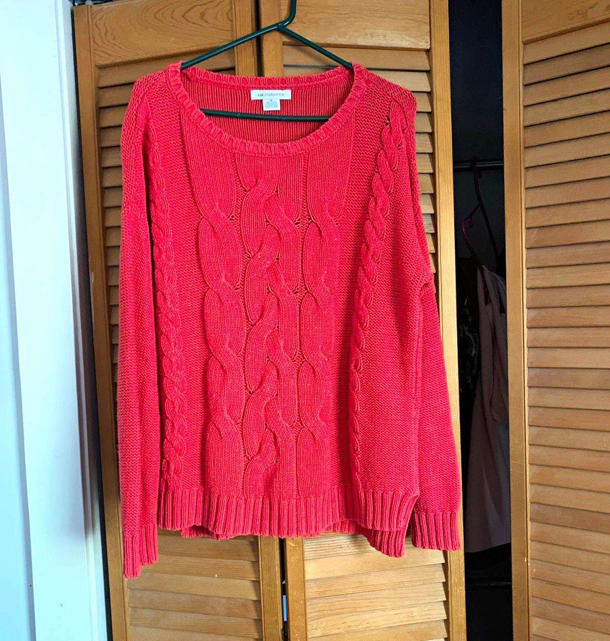 Liz Claiborne Womens Coral Solid Cable Knit Scoop Neck Long Sleeve Sweater M Liz Claiborne Womens Coral Solid Cable Knit Scoop Neck Long Sleeve Sweater M