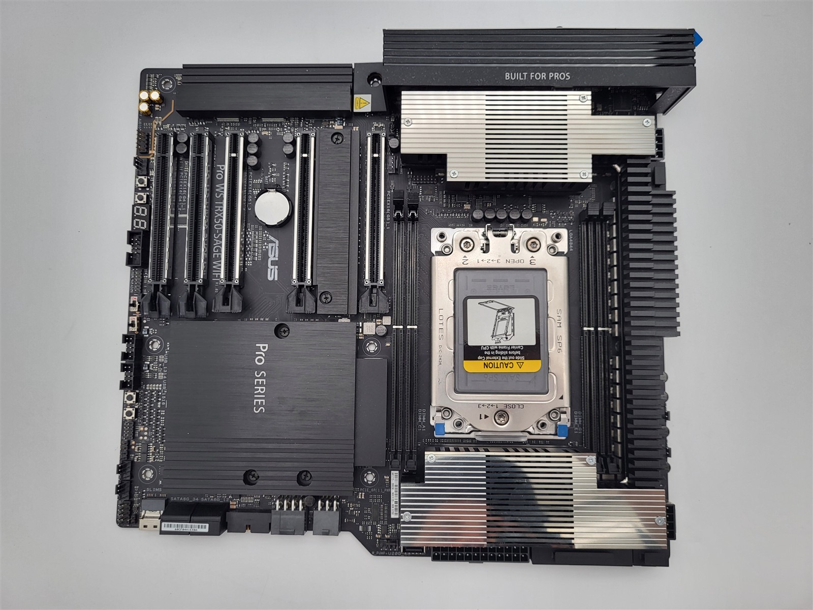 ASUS Pro WS TRX50-SAGE WIFI CEB Workstation Motherboard AMD PRO 7000 WX ECC DDR5