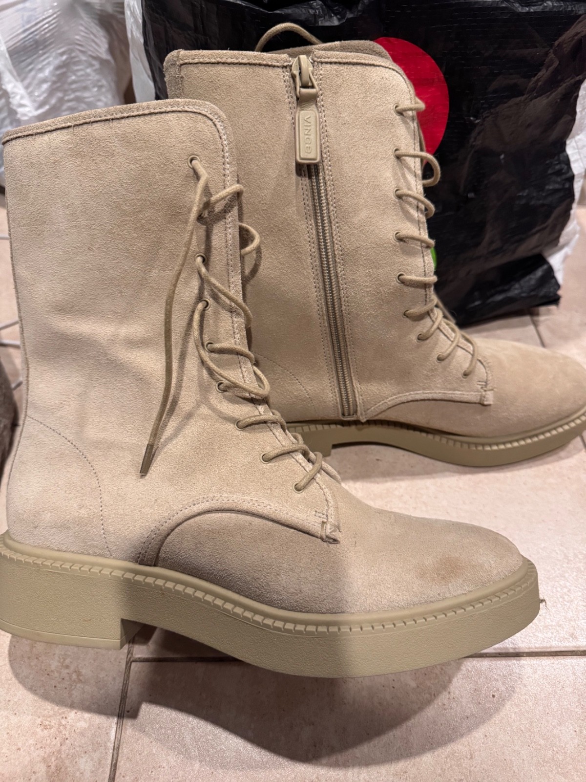 NWT vince boots women SIZE 8 in cream color NWT vince boots women SIZE 8 in cream color