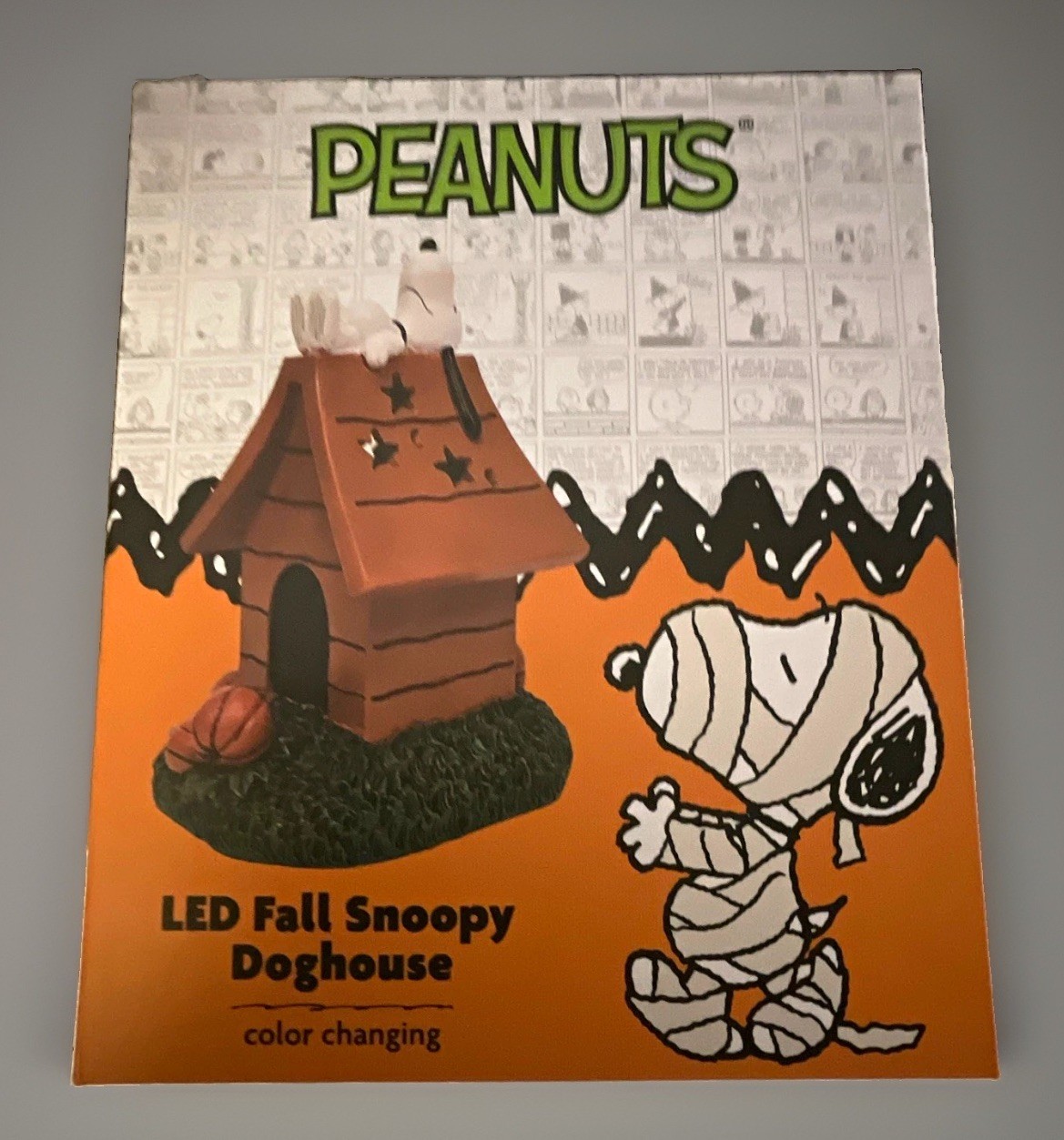 Peanuts Snoopy Doghouse LED Color Changing Light, Battery, Switch, Fall NIB Peanuts Snoopy Doghouse LED Color Changing Light, Battery, Switch, Fall NIB