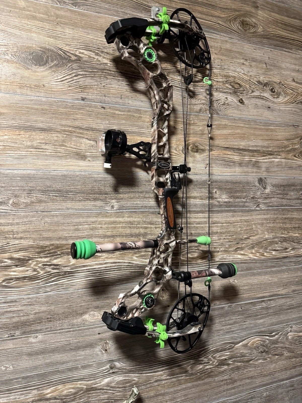 Mathews Halon 5, RH 70lb, 28” draw Mathews Halon 5, RH 70lb, 28” draw